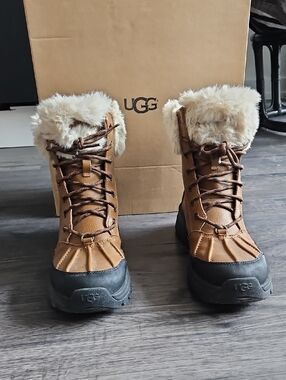 UGG Adirondack Boot Chestnut Brown Lace-Up Fur-Trim Winter Boots